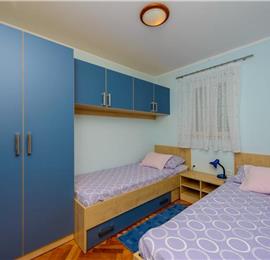2 bedroom villa with pool and mountain views near Orašac, sleeps 4